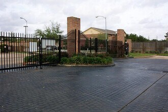 Building Photo - 2023 Gentryside Dr