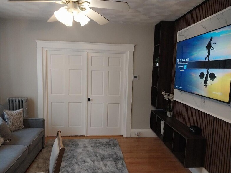 Building Photo - 129 Lyme St