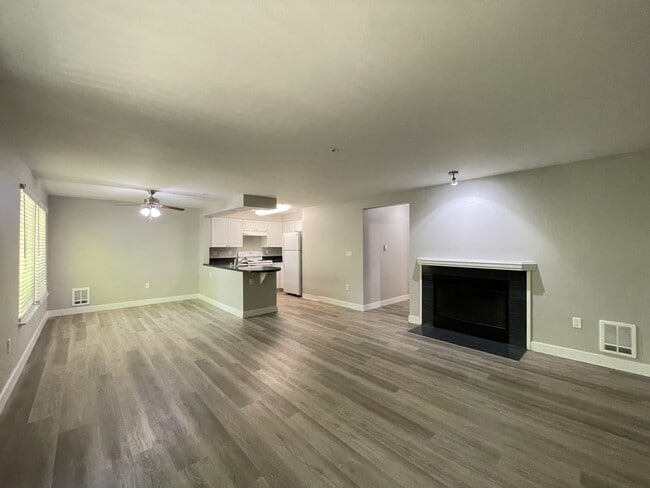 2x2 1089 sqft - Redmond Park Apts
