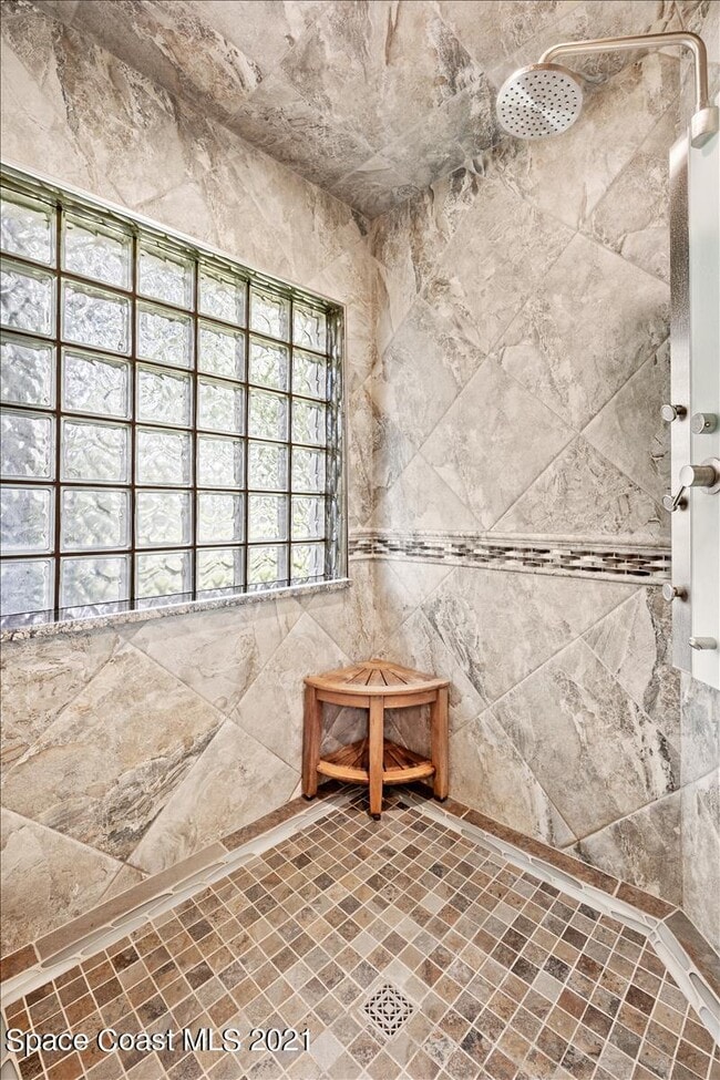 Building Photo - 5867 Treasure Ln
