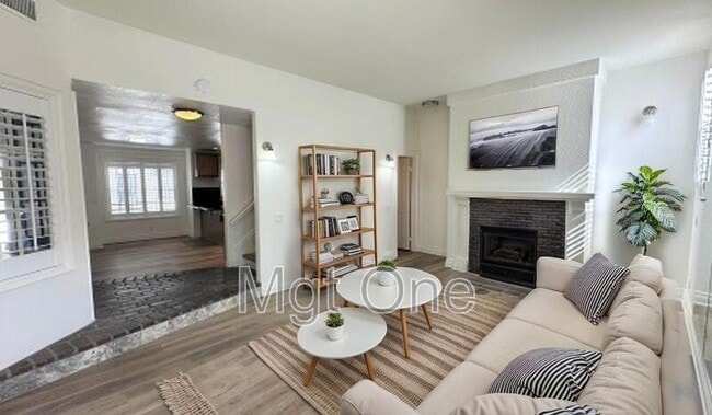 Building Photo - 819 W 15th St