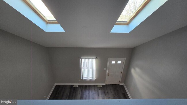 Building Photo - 411 Park Pl Dr