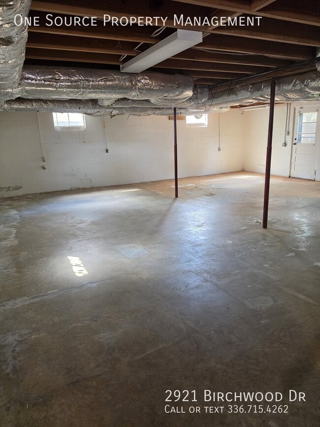 Building Photo - 2921 Birchwood Dr