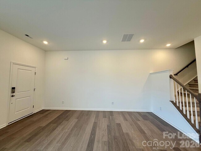 Building Photo - 206 Silver Fleet Dr