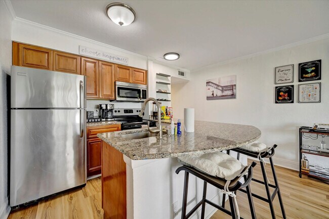 Building Photo - 2506 N Rocky Point Dr