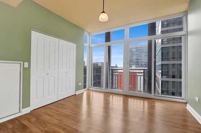 Building Photo - 1400 S Michigan Ave