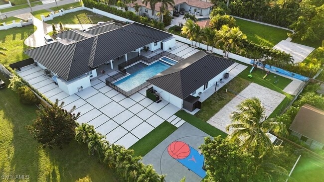 Building Photo - 365 NW 132nd Ave