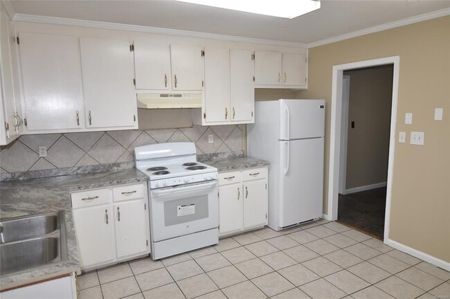 Building Photo - 2737 S Wallace Dr