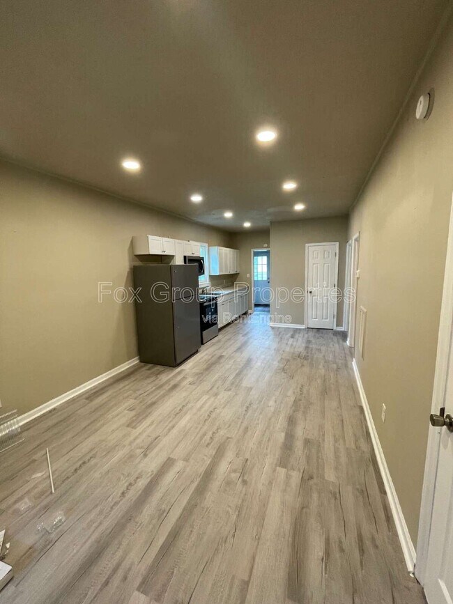 Building Photo - 207 N Meriah St