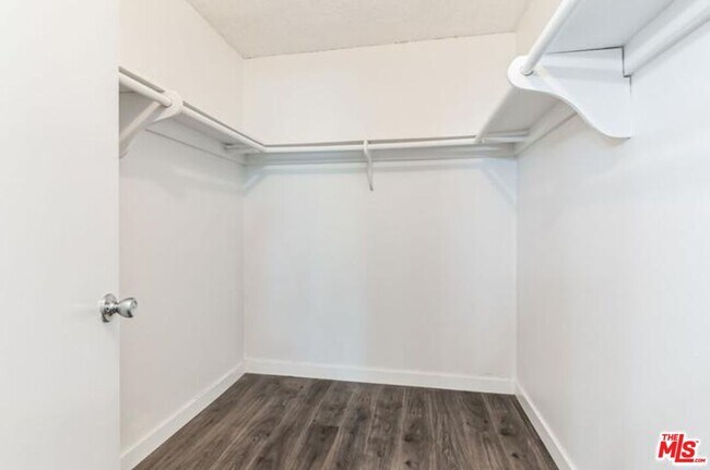 Building Photo - 10535 Wilshire Blvd