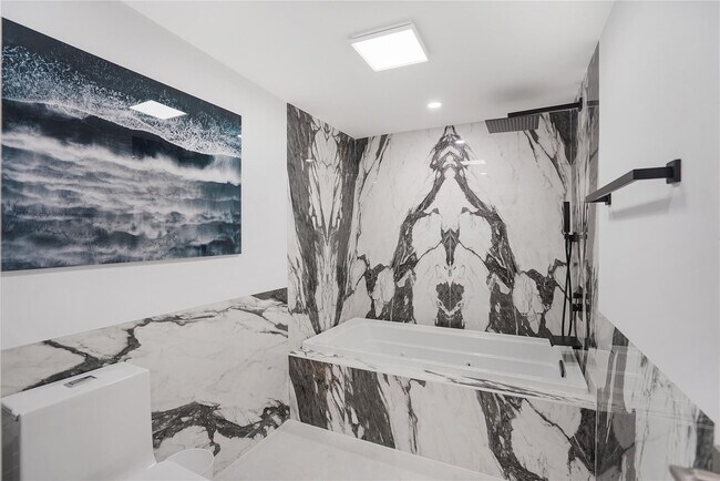 Building Photo - 5100 N Ocean Blvd