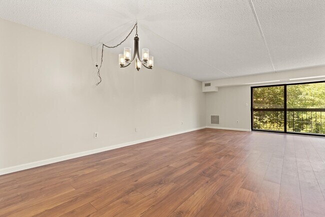 Building Photo - 289 Elm St