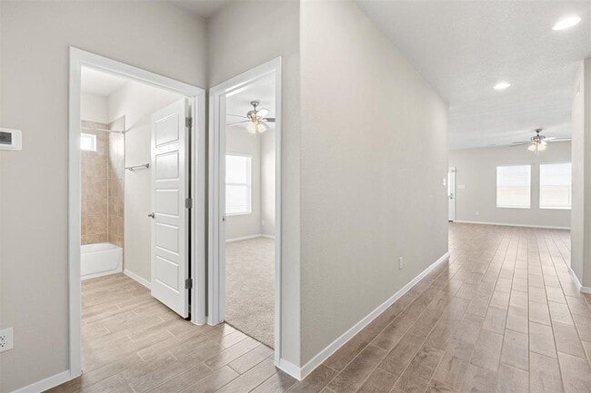 Building Photo - 441 Hortus Dr