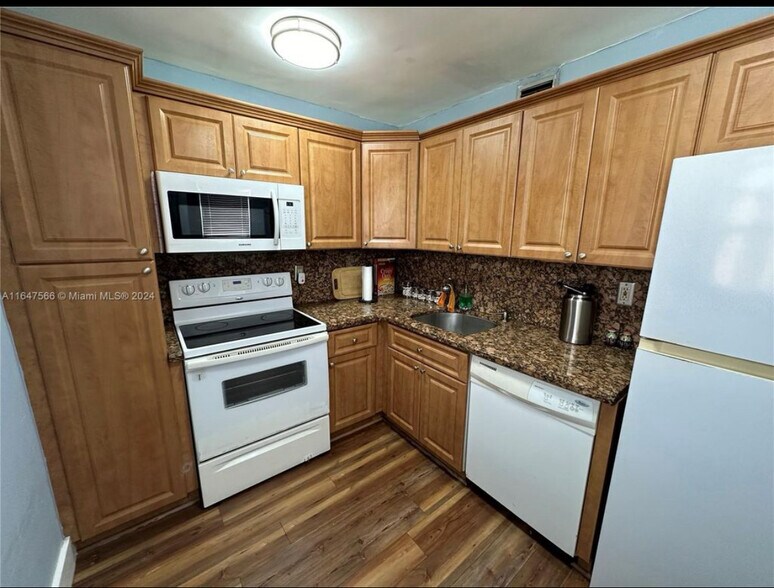 Building Photo - 7900 Tatum Waterway Dr