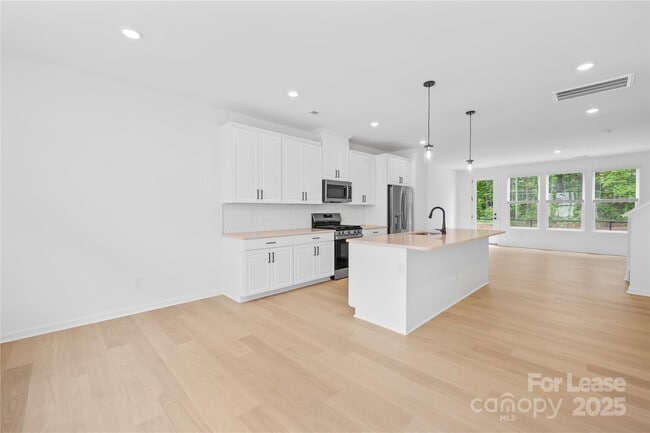 Building Photo - 1706 Blanche St