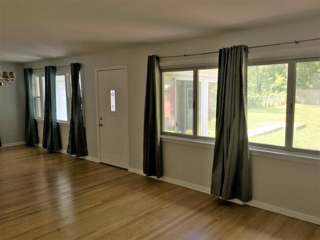 Building Photo - 465 Ontario St