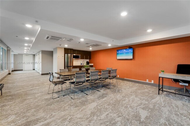 Building Photo - 9261 E Bay Harbor Dr