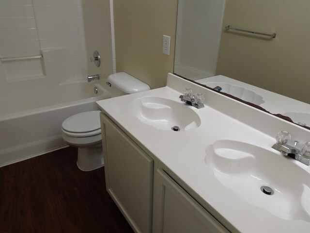 Building Photo - 4301 Meadowknoll Dr