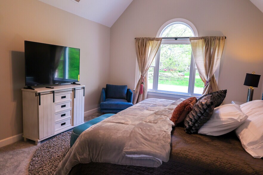 Building Photo - 1208 Enchanted Oaks Dr