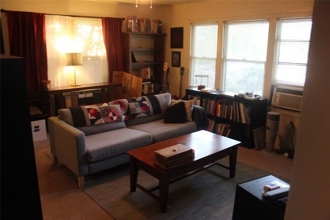 Building Photo - 611 Clifford Dr