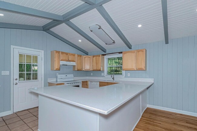 Building Photo - Spacious Family Home in 30311