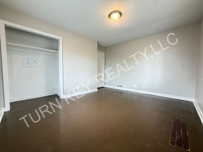 Building Photo - 908 5 Mile Rd