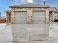 Building Photo - 3205-3207 Karen St