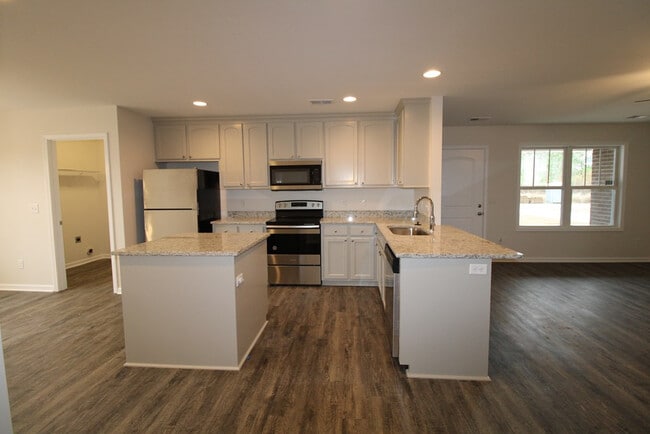 Building Photo - 578 Brushwood Dr