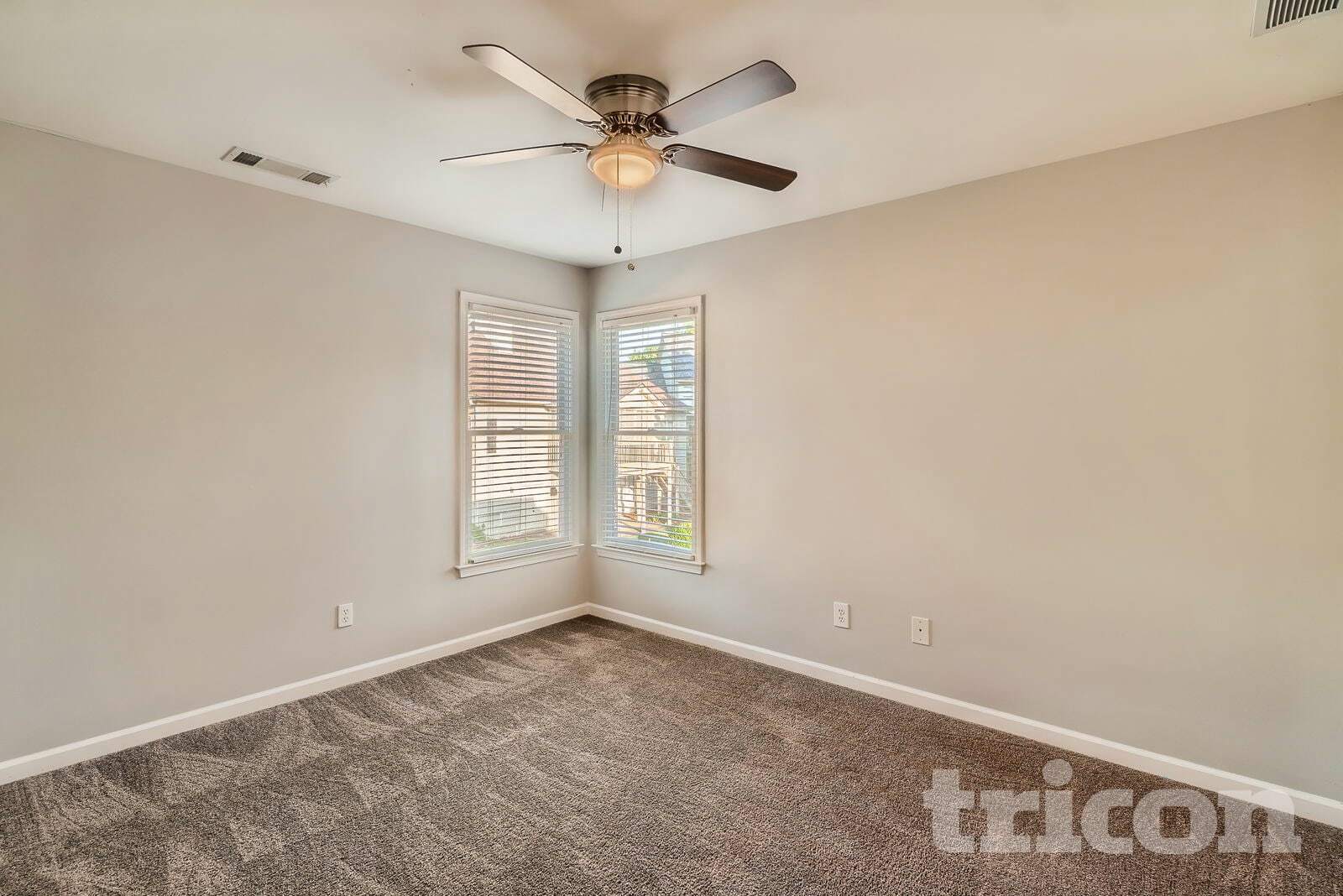 Building Photo - 3587 Vern Way NE
