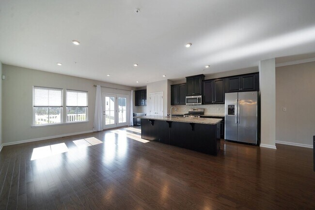 Building Photo - Luxury 3 Bedroom 4 Bath Townhome in Atwater Community