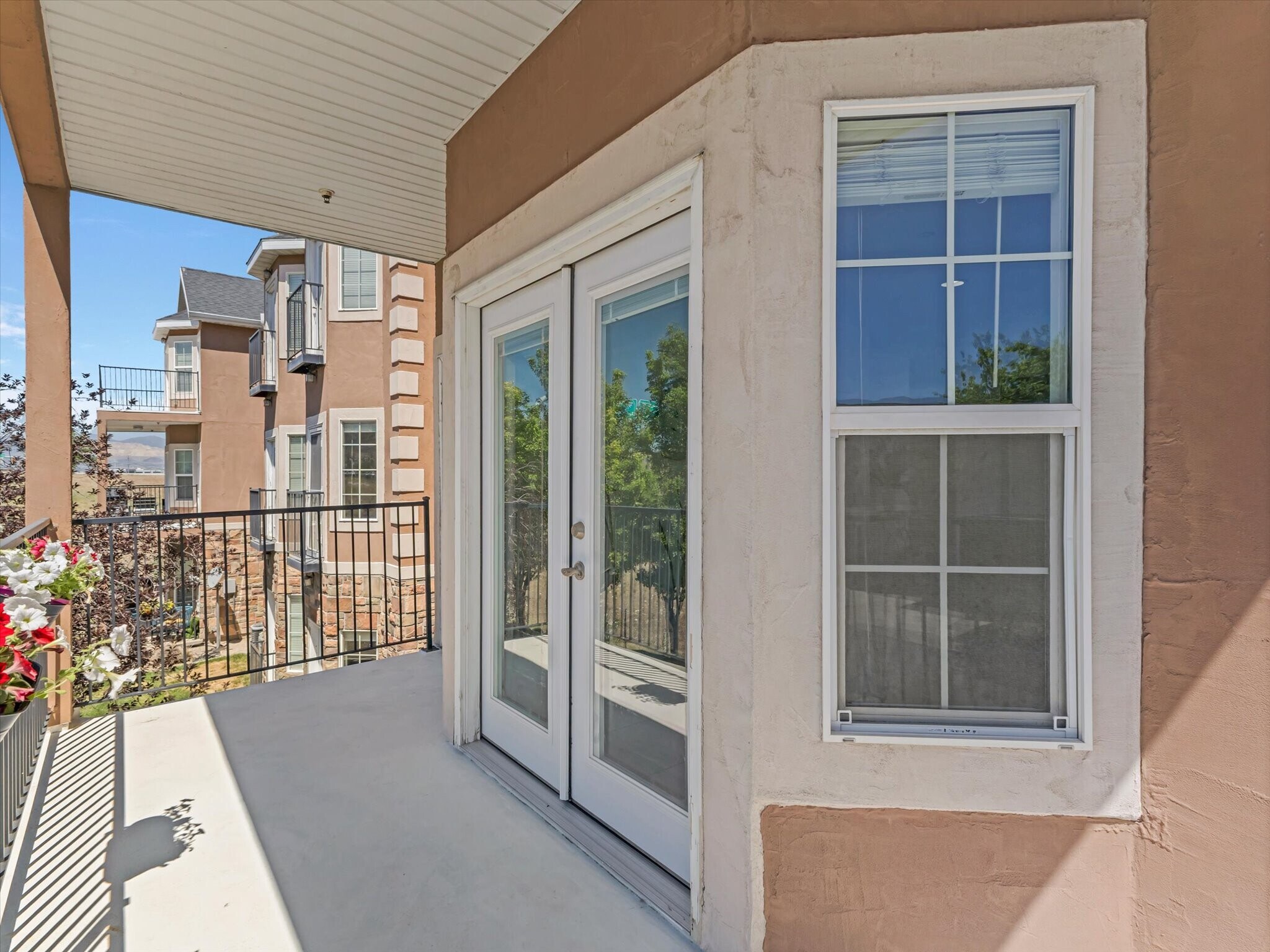 Building Photo - 114 E Bella Monte Dr
