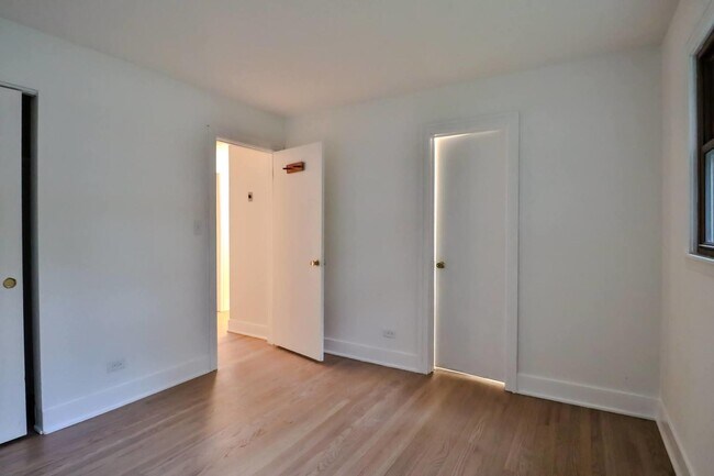 Building Photo - 30W162 Claymore Ln