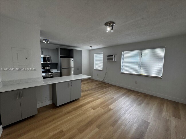 Building Photo - 7928 Harding Ave