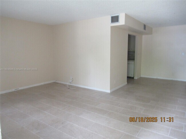 Building Photo - 1901 Bermuda Cir