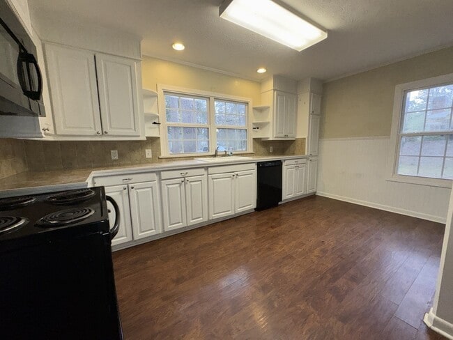 Building Photo - 1081 S Church St