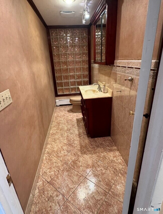 Building Photo - 131 Old Elm Rd