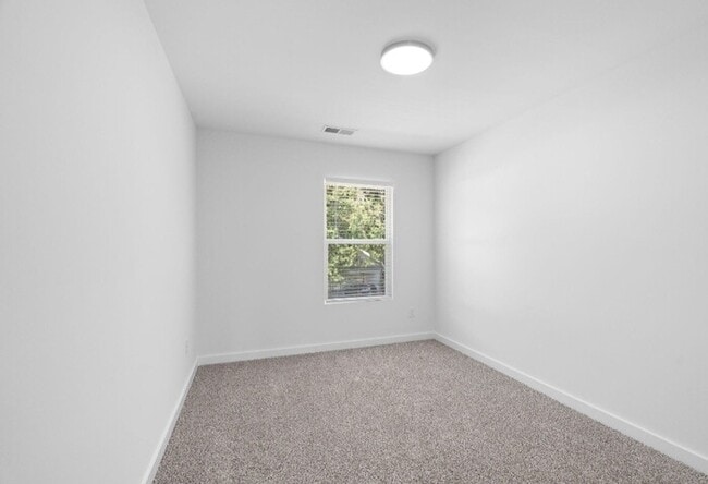 Building Photo - Available Now: New Three Bedroom Townhouse in Woodruff SC!