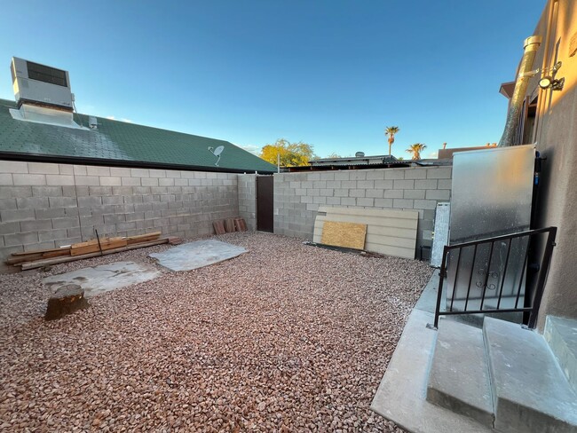 Building Photo - Charming Remodeled 1 Bedroom Apart. with Yard