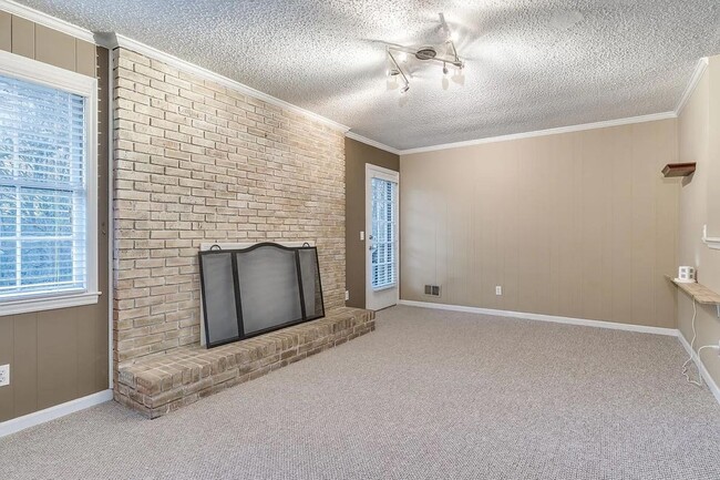 Building Photo - Charming 3 bedroom, 2 bathroom home located in Irmo, SC