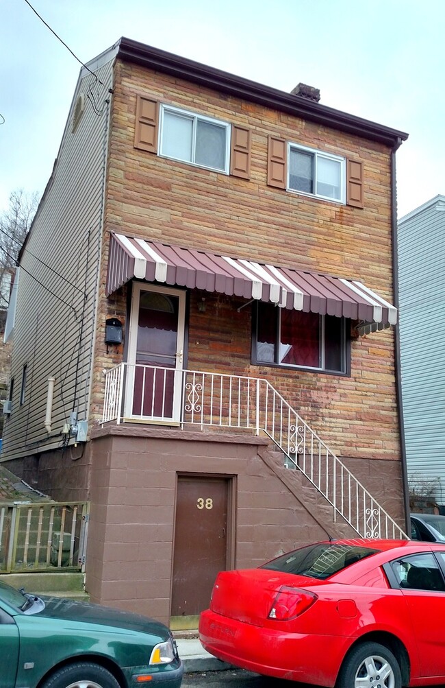 Building Photo - Renovated 2BD/1BATH House - Off-Street Parking, Laundry, AC