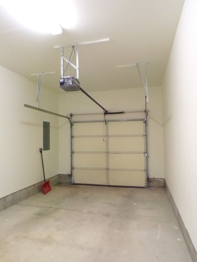 Building Photo - 2207 Jakob Ave