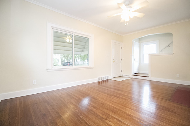 Building Photo - 942 Brinton Dr