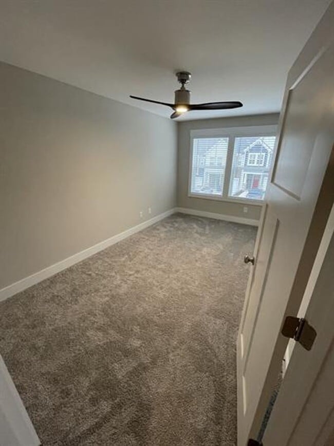 Building Photo - Spacious - Close to Downtown Greenville 3/2.5 Available April 1st