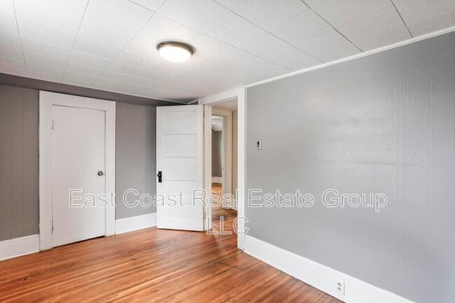 Building Photo - 208 N Mary St