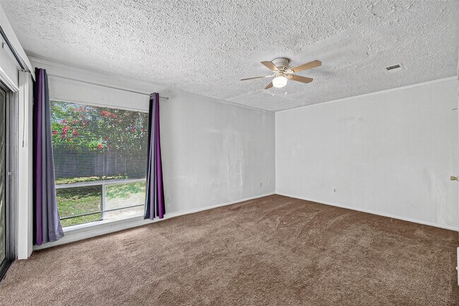 Building Photo - 4632 Greenwood Dr
