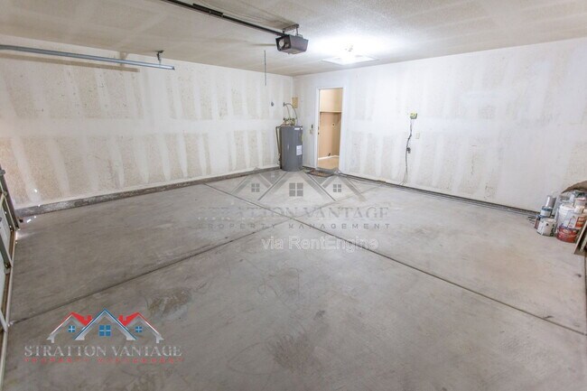 Building Photo - 3950 W Saragosa St