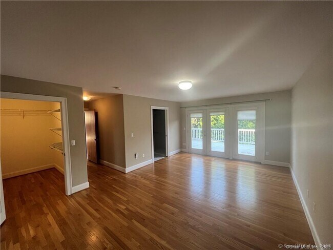 Building Photo - 6 Kingsley Dr