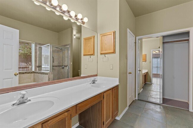 Building Photo - 1805 Gray Oak Dr