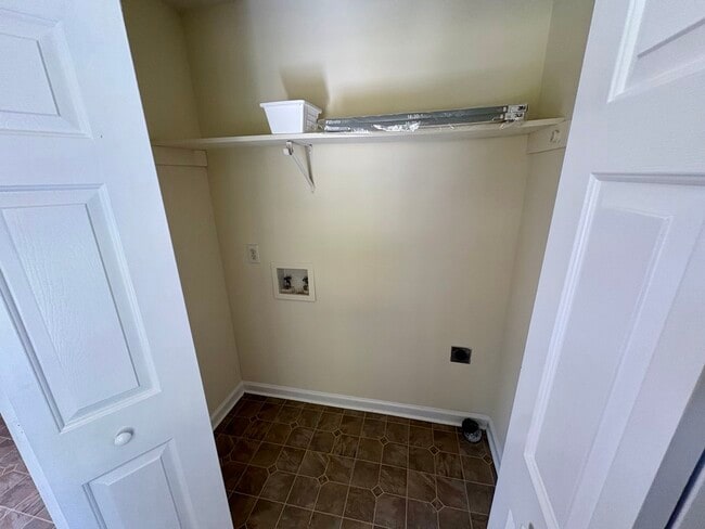 Building Photo - 1033 Holly Point Dr