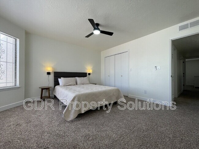 Building Photo - 520 Ortiz Dr NE